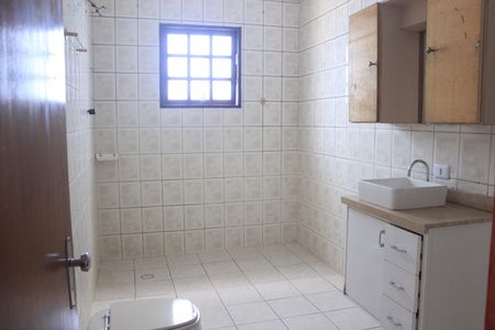 Casa para alugar com 110m², 2 quartos e 2 vagasBanheiro 