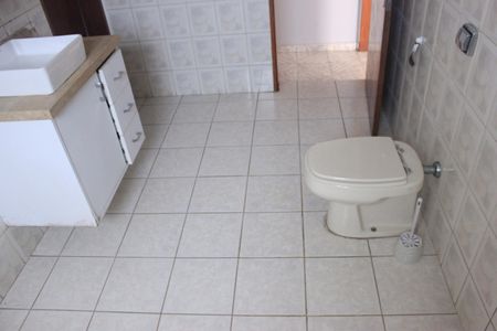 Casa para alugar com 110m², 2 quartos e 2 vagasBanheiro 