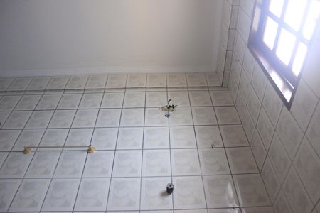 Casa para alugar com 110m², 2 quartos e 2 vagasBanheiro 