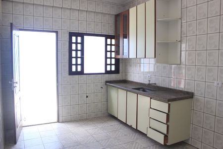 Casa para alugar com 110m², 2 quartos e 2 vagasCozinha 