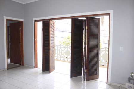 Casa para alugar com 110m², 2 quartos e 2 vagasSala 