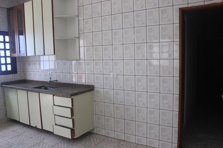 Casa para alugar com 110m², 2 quartos e 2 vagasCozinha 