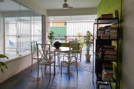 Apartamento à venda com 90m², 3 quartos e sem vagaÁrea comum