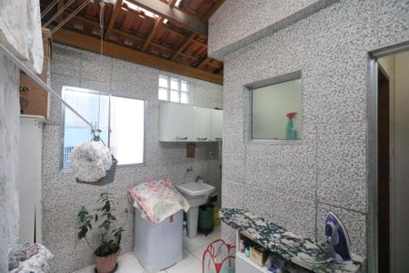 Casa à venda com 71m², 3 quartos e 1 vagaÁrea de Serviço