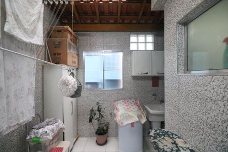 Casa à venda com 71m², 3 quartos e 1 vagaÁrea de Serviço