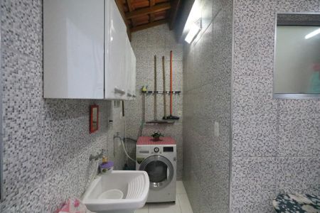 Casa à venda com 71m², 3 quartos e 1 vagaÁrea de Serviço