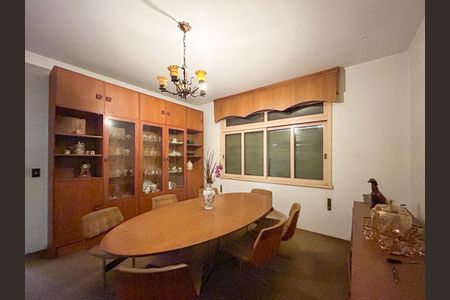 Sala  de casa para alugar com 3 quartos, 300m² em Jardim Lindóia, Porto Alegre