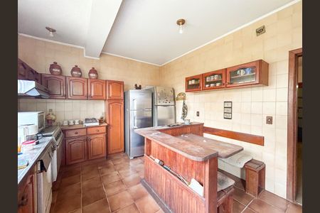 Cozinha  de casa para alugar com 3 quartos, 300m² em Jardim Lindóia, Porto Alegre