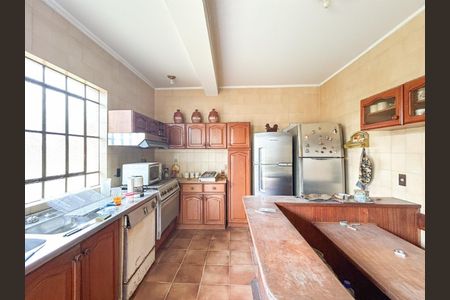 Cozinha  de casa para alugar com 3 quartos, 300m² em Jardim Lindóia, Porto Alegre