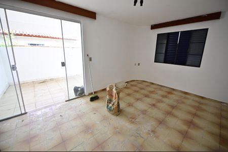 Casa para alugar com 4 quartos, 250m² em Jardim Planalto, Goiânia