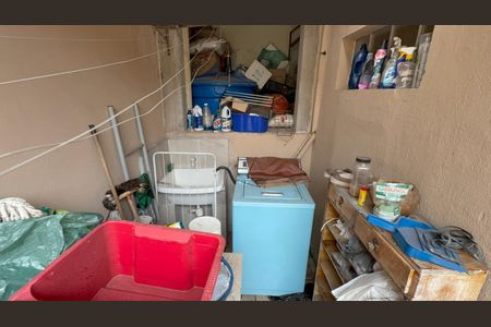 Casa à venda com 187m², 4 quartos e 2 vagasLavanderia / quintal casa 1