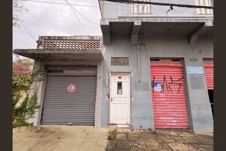 Casa à venda com 187m², 4 quartos e 2 vagasFachada + plaquinha 