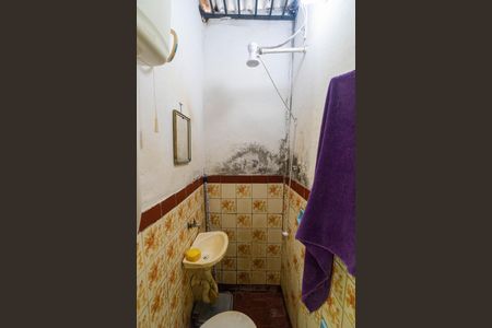 Banheiro da Suíte de casa à venda com 2 quartos, 35m² em Jardim Itacolomi, São Paulo