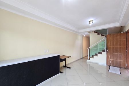 Casa à venda com 200m², 3 quartos e 2 vagas Casa à venda com 200m², 3 quartos e 2 vagasSala