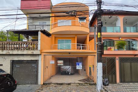 Casa à venda com 200m², 3 quartos e 2 vagas Casa à venda com 200m², 3 quartos e 2 vagasFachada