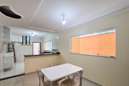 Casa à venda com 200m², 3 quartos e 2 vagas Casa à venda com 200m², 3 quartos e 2 vagasCopa