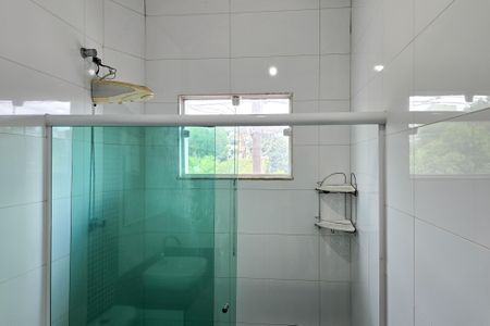 Casa à venda com 200m², 3 quartos e 2 vagas Casa à venda com 200m², 3 quartos e 2 vagasBanheiro - Suíte