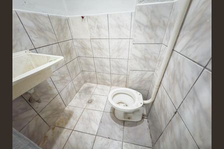 Banheiro de kitnet/studio para alugar com 1 quarto, 35m² em Penha Circular, Rio de Janeiro