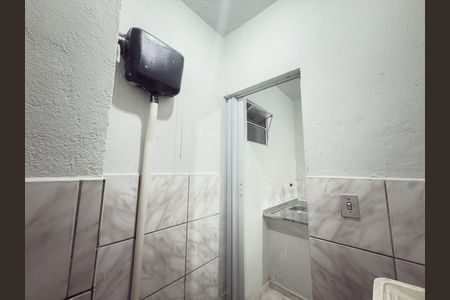 Banheiro de kitnet/studio para alugar com 1 quarto, 35m² em Penha Circular, Rio de Janeiro