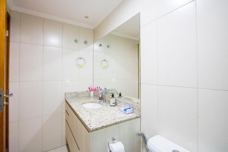 Apartamento à venda com 123m², 3 quartos e 3 vagasBanheiro do quarto 1