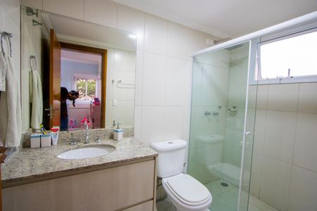 Apartamento à venda com 123m², 3 quartos e 3 vagasBanheiro do quarto 2
