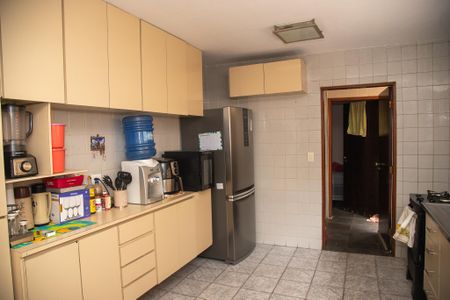 Casa à venda com 161m², 3 quartos e 3 vagasCozinha 