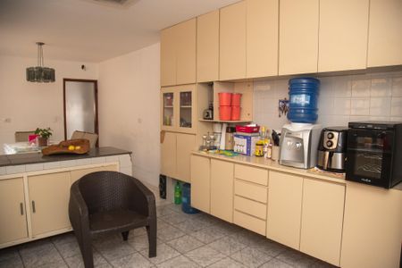 Casa à venda com 161m², 3 quartos e 3 vagasCozinha 