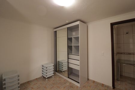 Casa para alugar com 70m², 1 quarto e 2 vagasQuarto