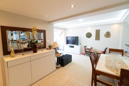 Apartamento à venda com 73m², 2 quartos e 1 vaga Apartamento à venda com 73m², 2 quartos e 1 vagaSala