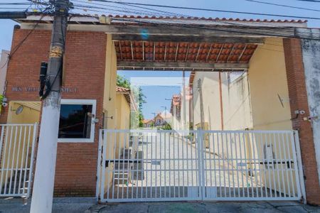 Casa de condomínio para alugar com 120m², 3 quartos e 1 vaga Casa de condomínio para alugar com 120m², 3 quartos e 1 vagaFachada