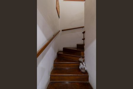 Casa de condomínio para alugar com 120m², 3 quartos e 1 vaga Casa de condomínio para alugar com 120m², 3 quartos e 1 vagaEscada