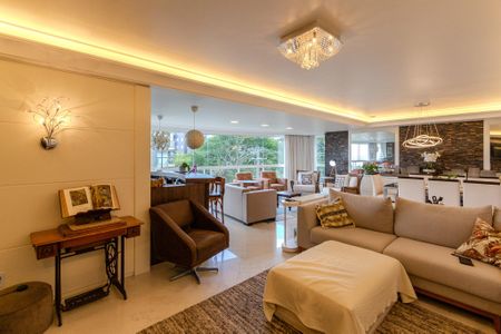 Apartamento à venda com 230m², 3 quartos e 2 vagasSala de TV