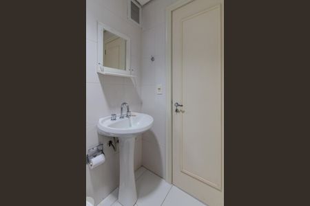 Apartamento à venda com 230m², 3 quartos e 2 vagasBanheiro de Serviço