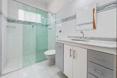 Casa de condomínio para alugar com 240m², 4 quartos e 2 vagas Casa de condomínio para alugar com 240m², 4 quartos e 2 vagasBanheiro