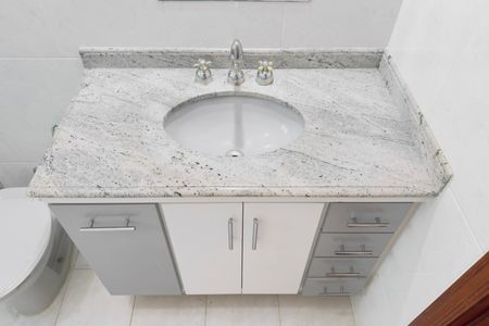 Casa de condomínio para alugar com 240m², 4 quartos e 2 vagas Casa de condomínio para alugar com 240m², 4 quartos e 2 vagasBanheiro