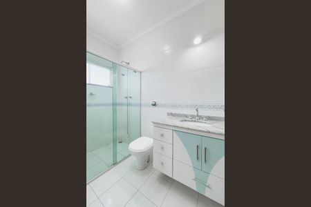 Casa de condomínio para alugar com 240m², 4 quartos e 2 vagas Casa de condomínio para alugar com 240m², 4 quartos e 2 vagasBanheiro da Suíte