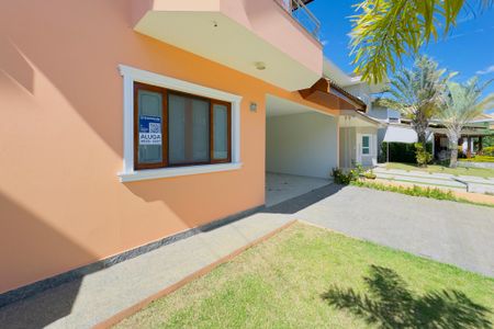 Casa de condomínio para alugar com 240m², 4 quartos e 2 vagas Casa de condomínio para alugar com 240m², 4 quartos e 2 vagasFachada + Plaquinha