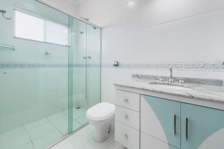 Casa de condomínio para alugar com 240m², 4 quartos e 2 vagas Casa de condomínio para alugar com 240m², 4 quartos e 2 vagasBanheiro da Suíte