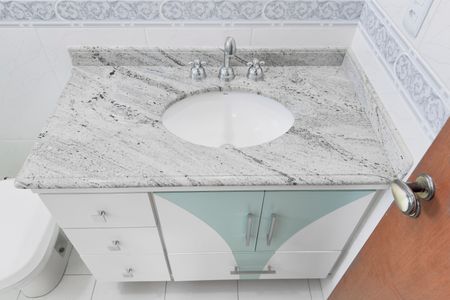 Casa de condomínio para alugar com 240m², 4 quartos e 2 vagas Casa de condomínio para alugar com 240m², 4 quartos e 2 vagasBanheiro da Suíte