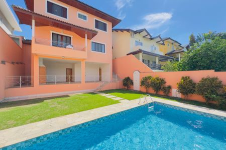Casa de condomínio para alugar com 240m², 4 quartos e 2 vagas Casa de condomínio para alugar com 240m², 4 quartos e 2 vagasQuintal / Piscina