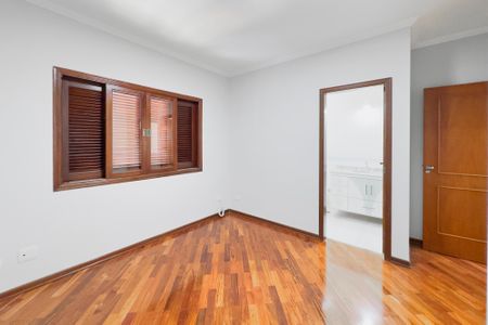 Casa de condomínio para alugar com 240m², 4 quartos e 2 vagas Casa de condomínio para alugar com 240m², 4 quartos e 2 vagasSuíte