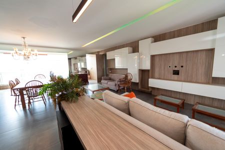 Apartamento para alugar com 156m², 2 quartos e 2 vagasSala