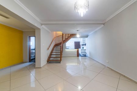 Casa para alugar com 200m², 2 quartos e 2 vagasSala