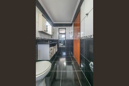 Casa para alugar com 200m², 2 quartos e 2 vagasBanheiro da Suíte