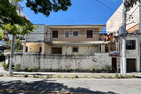 Casa à venda com 220m², 3 quartos e 2 vagasFachada