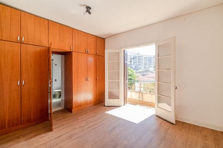 Casa à venda com 220m², 3 quartos e 2 vagasSuíte 1