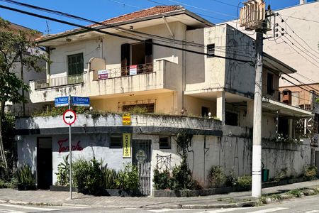 Casa à venda com 220m², 3 quartos e 2 vagasFachada