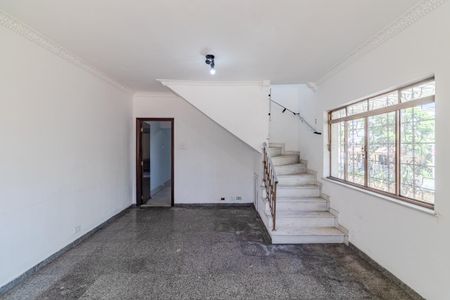 Casa à venda com 220m², 3 quartos e 2 vagasSala