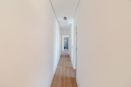 Casa à venda com 220m², 3 quartos e 2 vagasCorredor
