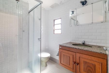 Casa à venda com 220m², 3 quartos e 2 vagasBanheiro da Suíte 1